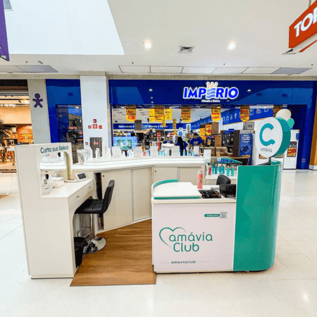 Imagem de interna da loja amávia cosméticos.