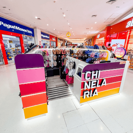 Imagem de interna da loja chinelaria